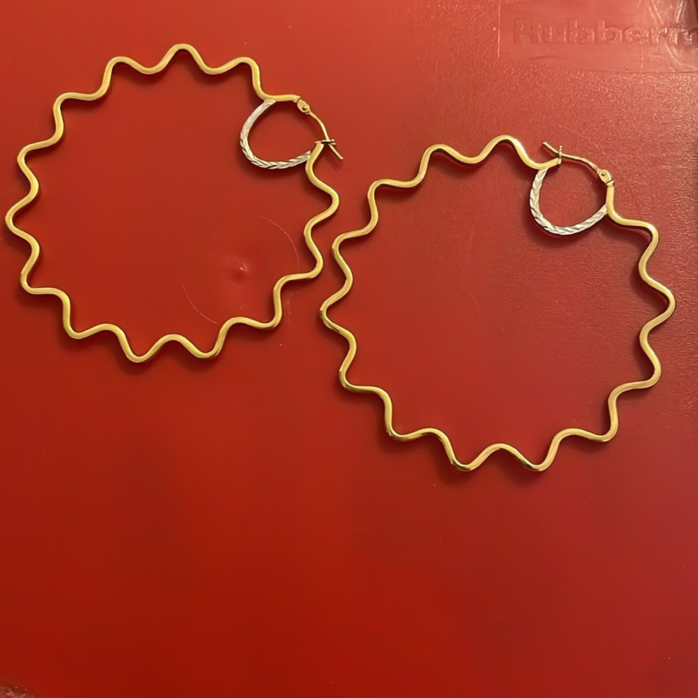 Women’s 14k gold hoop earrings made in Italy